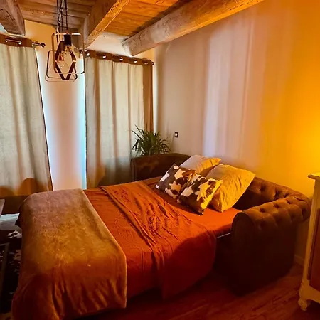 A L'ombre Du Clocher Laguiole