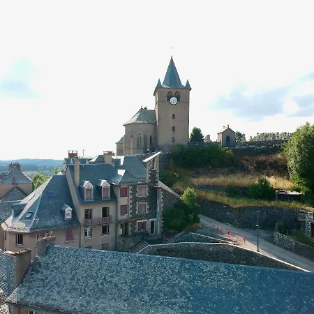 A L'ombre Du Clocher * 拉吉约勒