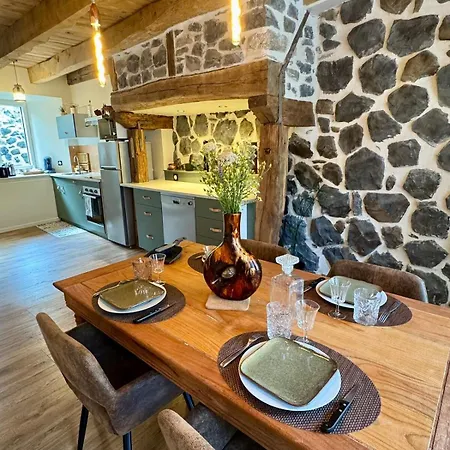 A L'ombre Du Clocher * 拉吉约勒