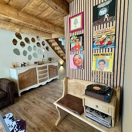 A L'ombre Du Clocher