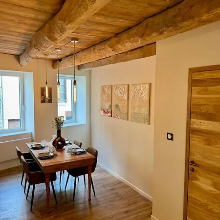 度假居 A L'ombre Du Clocher *