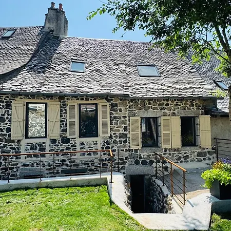 A L'ombre Du Clocher Laguiole